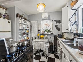 2424 West Boulevard, Los Angeles CA 90016