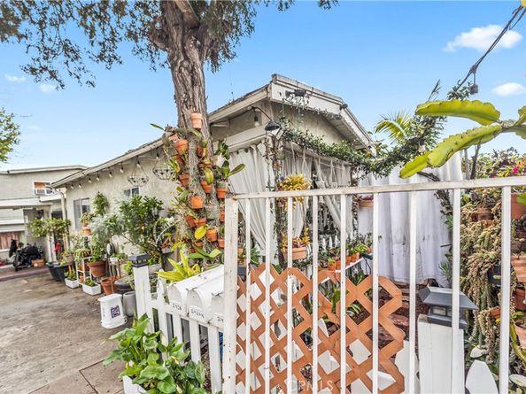 2424 West Boulevard, Los Angeles CA 90016