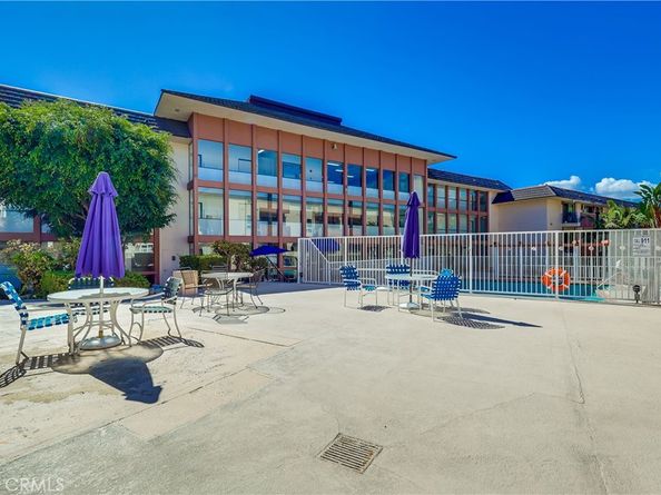 5585 E Pacific Coast 140, Long Beach CA 90804