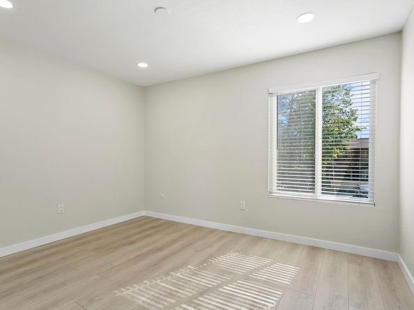 1030 W MacArthur Boulevard 132, Santa Ana CA 92707