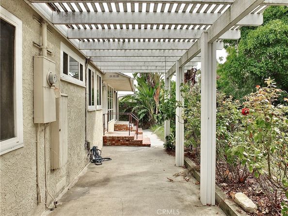 6040 W 76th Street, Los Angeles CA 90045
