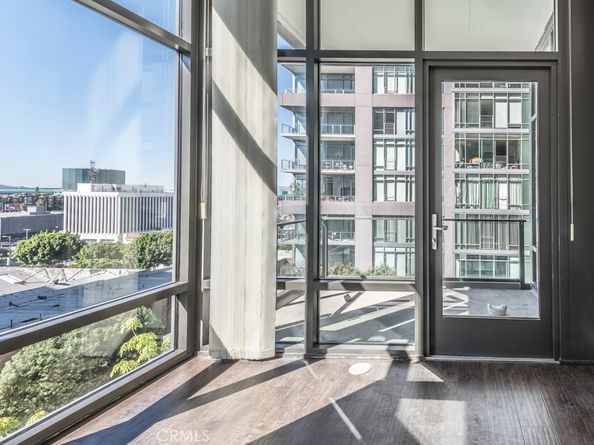 1111 S Grand, Los Angeles CA 90015