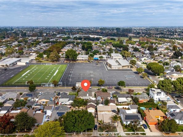 7022 E Peabody, Long Beach CA 90808