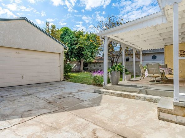 7022 E Peabody, Long Beach CA 90808