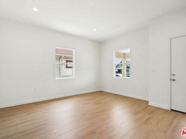 227 W 41st Street, Los Angeles CA 90037
