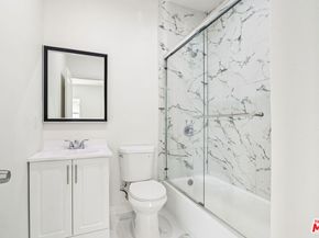 227 W 41st Street, Los Angeles CA 90037
