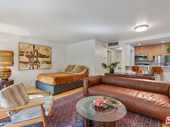 950 N Kings Road 106, West Hollywood CA 90069