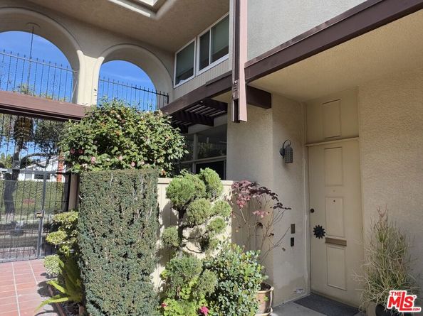 5346 Fairview Boulevard, Los Angeles CA 90056