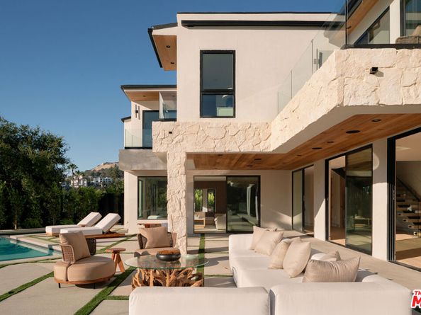 2608 Zorada Drive, Los Angeles CA 90046