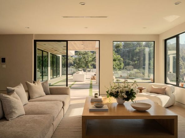 2608 Zorada Drive, Los Angeles CA 90046