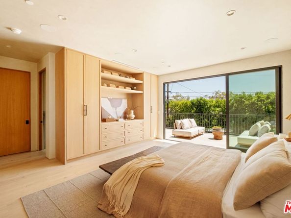 636 N Laurel Avenue, Los Angeles CA 90048