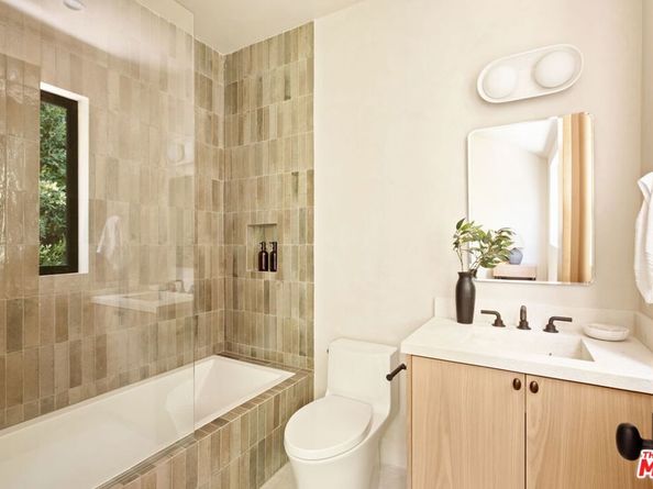 636 N Laurel Avenue, Los Angeles CA 90048