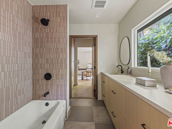 11747 Canton Place, Studio City CA 91604