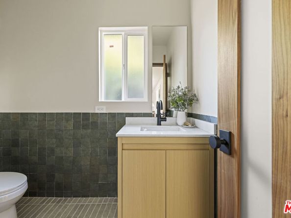 11747 Canton Place, Studio City CA 91604