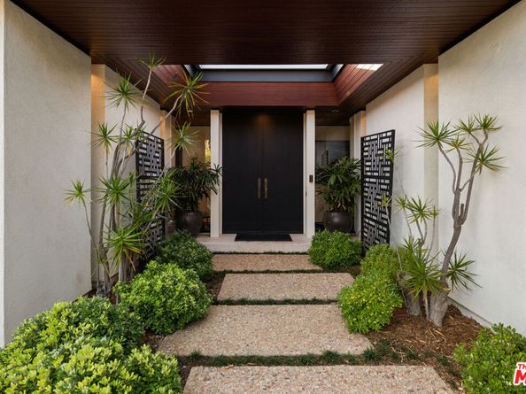 10865 Savona Road, Los Angeles CA 90077