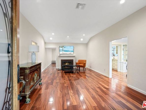 5324 Irvine Avenue, Valley Village CA 91601