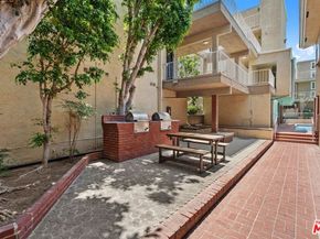 4610 Densmore Avenue 105, Encino CA 91436