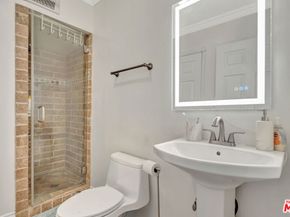 4610 Densmore Avenue 105, Encino CA 91436