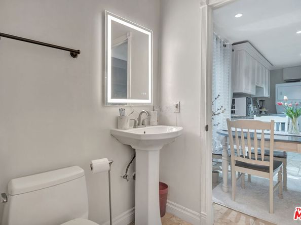 4610 Densmore Avenue 105, Encino CA 91436