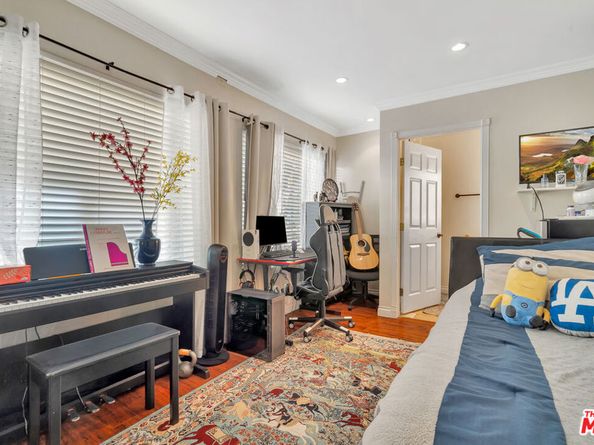 4610 Densmore Avenue 105, Encino CA 91436