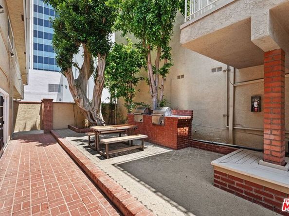 4610 Densmore Avenue 105, Encino CA 91436