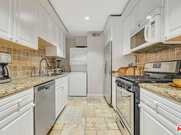 4610 Densmore Avenue 105, Encino CA 91436