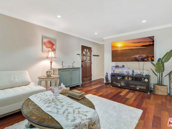 4610 Densmore Avenue 105, Encino CA 91436