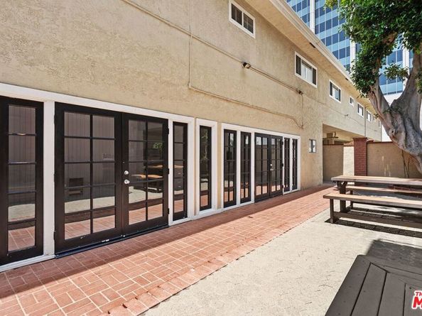 4610 Densmore Avenue 105, Encino CA 91436