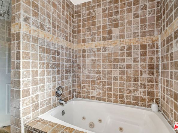 4610 Densmore Avenue 105, Encino CA 91436