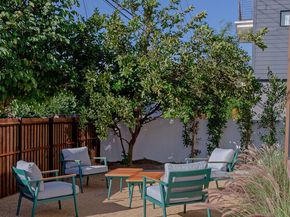 2046 1/2 S Burnside Avenue, Los Angeles CA 90016