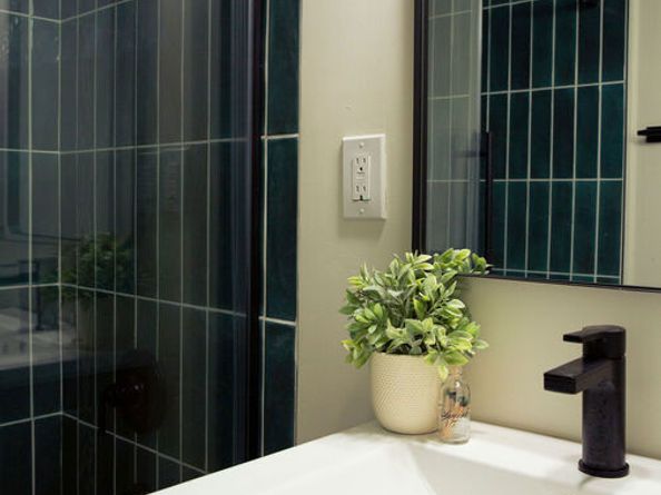 2046 1/2 S Burnside Avenue, Los Angeles CA 90016