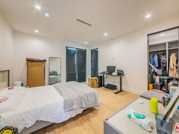 3932 Glencoe Avenue, Venice CA 90291