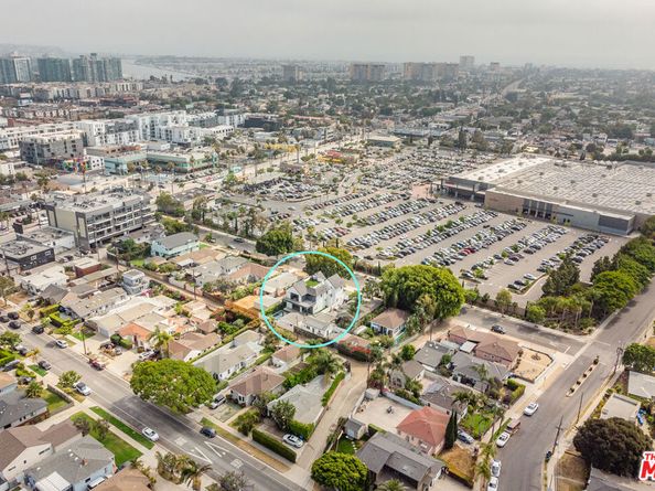 3932 Glencoe Avenue, Venice CA 90291