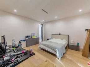 3932 Glencoe Avenue, Venice CA 90291