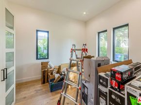 3932 Glencoe Avenue, Venice CA 90291