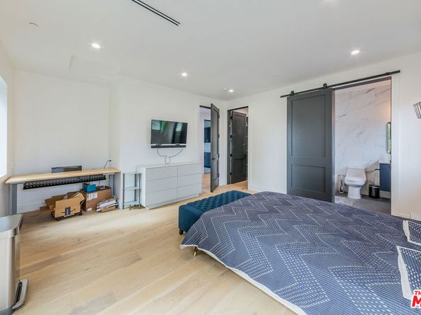 3932 Glencoe Avenue, Venice CA 90291