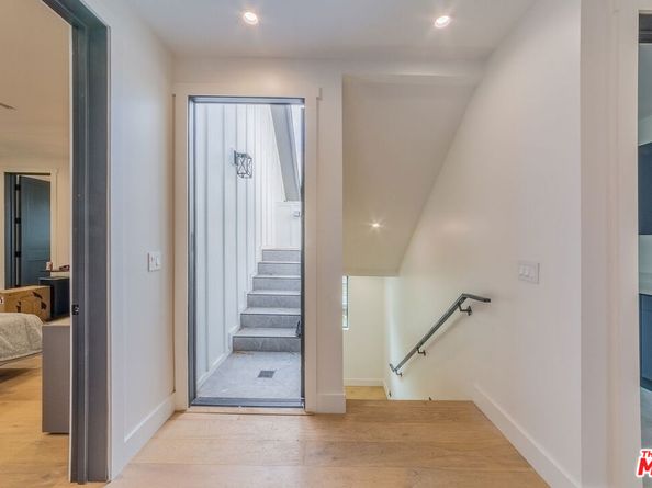 3932 Glencoe Avenue, Venice CA 90291