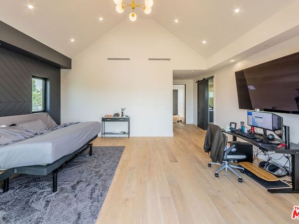 3932 Glencoe Avenue, Venice CA 90291