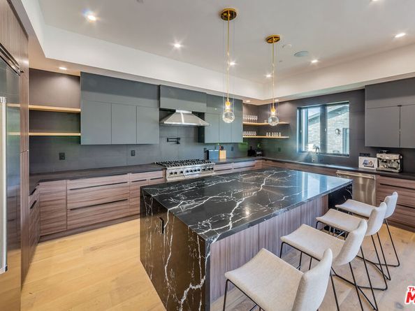 3932 Glencoe Avenue, Venice CA 90291