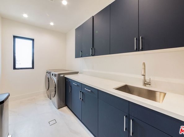 3932 Glencoe Avenue, Venice CA 90291