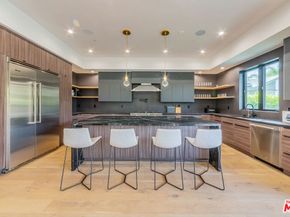 3932 Glencoe Avenue, Venice CA 90291