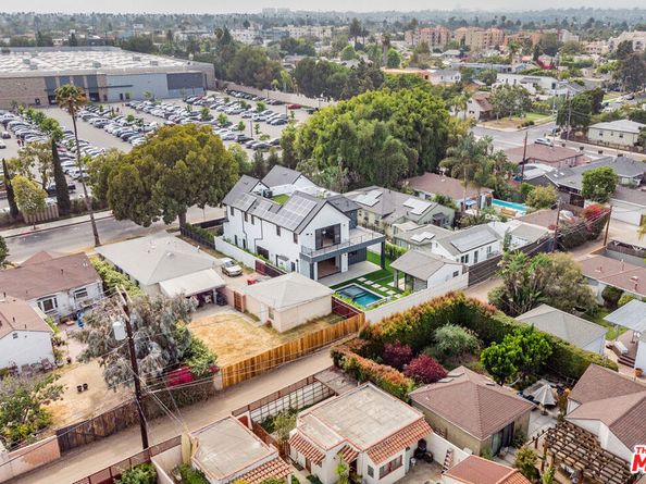 3932 Glencoe Avenue, Venice CA 90291