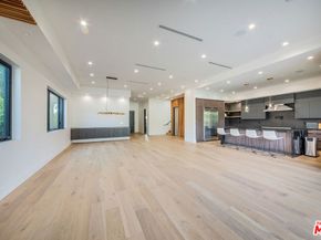 3932 Glencoe Avenue, Venice CA 90291