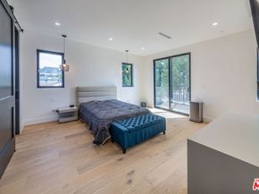 3932 Glencoe Avenue, Venice CA 90291