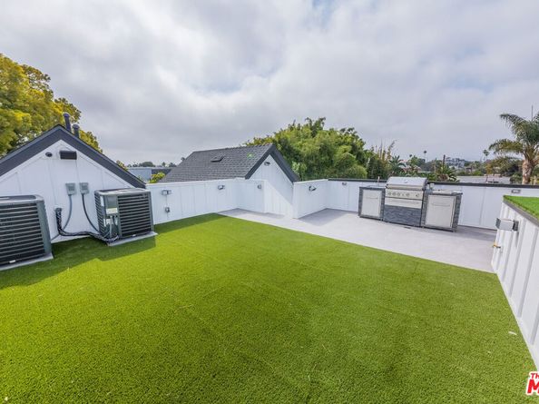 3932 Glencoe Avenue, Venice CA 90291