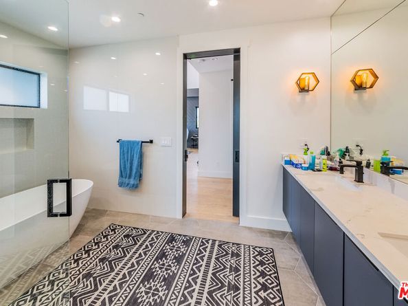 3932 Glencoe Avenue, Venice CA 90291