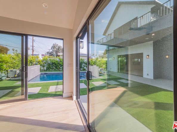 3932 Glencoe Avenue, Venice CA 90291