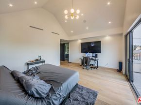 3932 Glencoe Avenue, Venice CA 90291