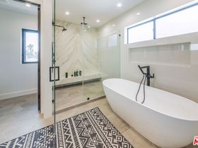 3932 Glencoe Avenue, Venice CA 90291