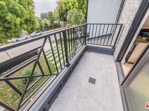 3932 Glencoe Avenue, Venice CA 90291